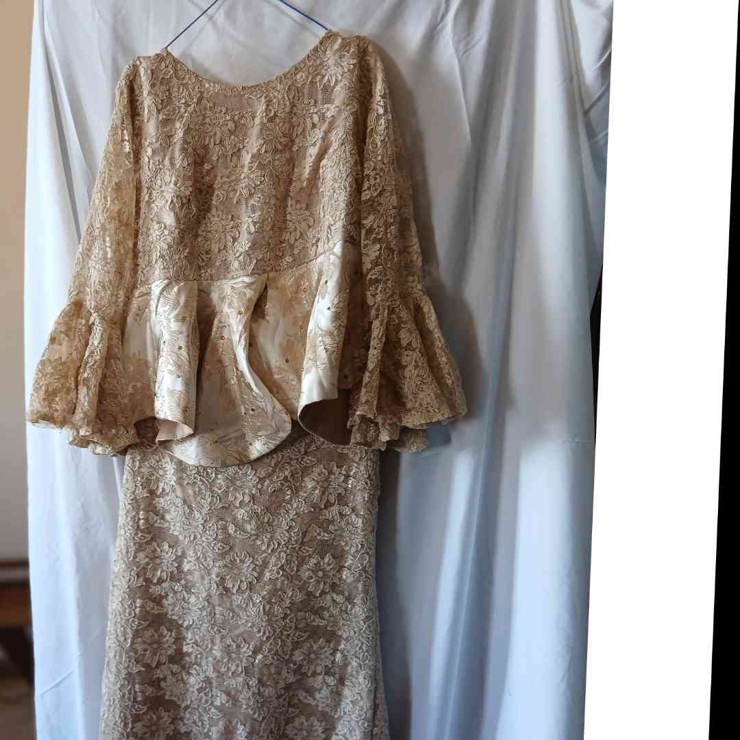 Ensemble jupe et haut dentelle beige chic