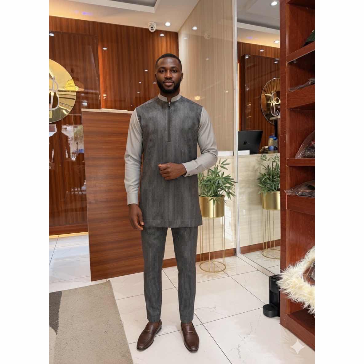 Ensemble homme gris rayé élégant, costume tunique pantalon col mao moderne