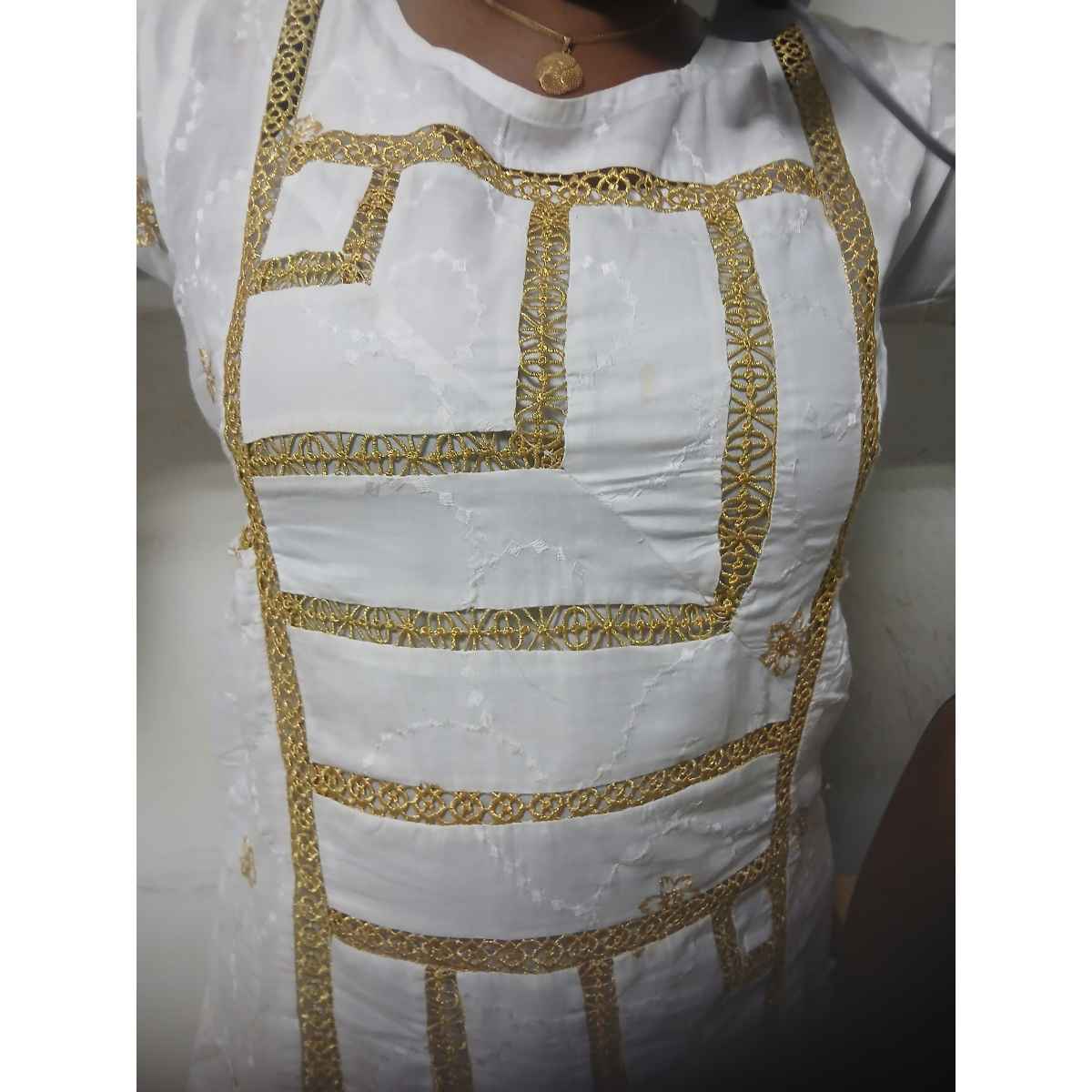 Robe voile suisse dorée femme élégante – soirée, mariage ou bureau chic