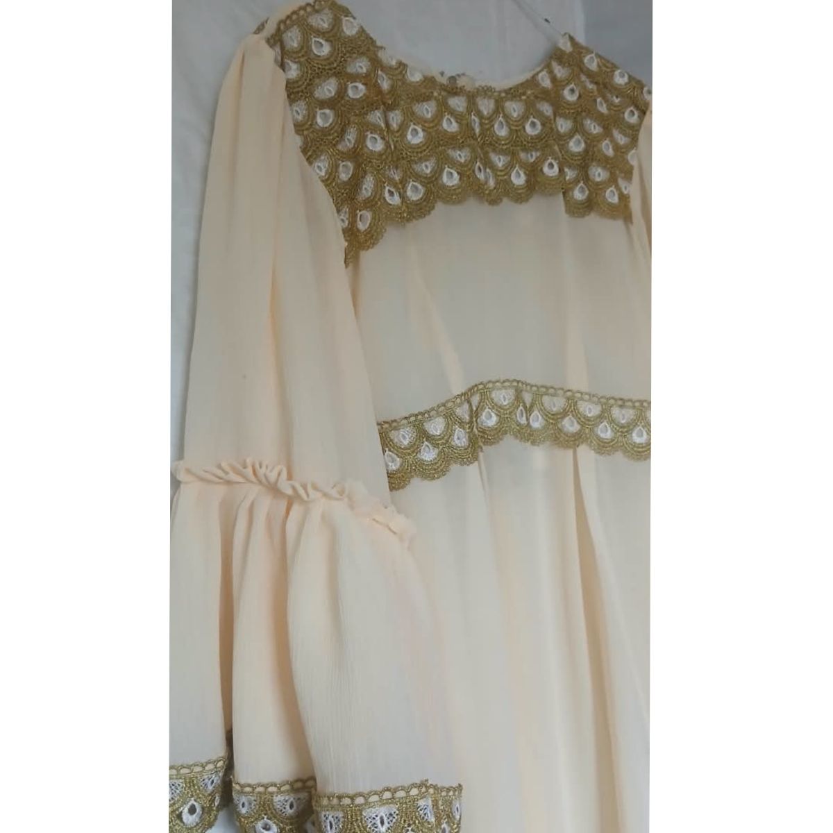 Robe femme en chiffon avec garnitures