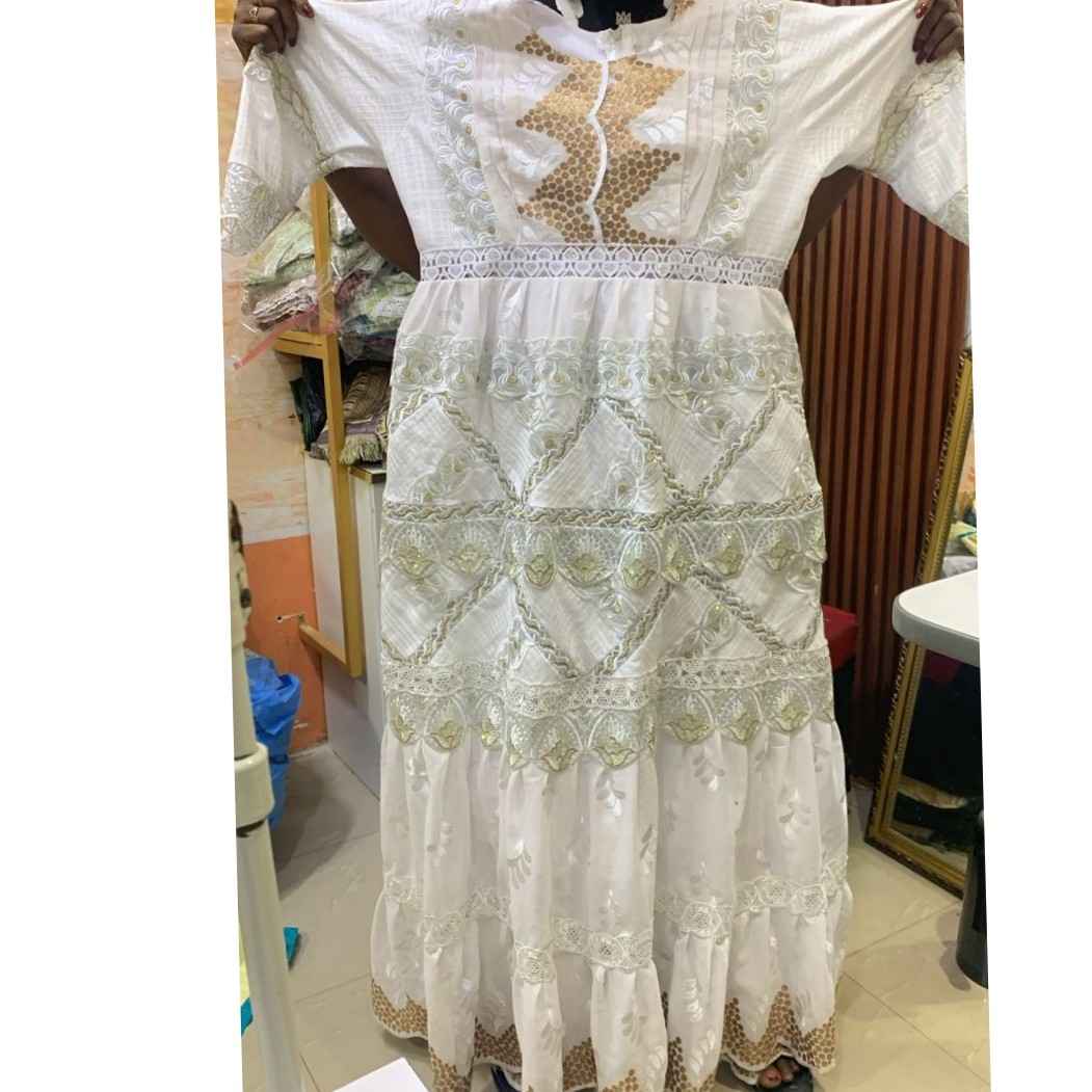 Robe voile suisse blanche Geztner