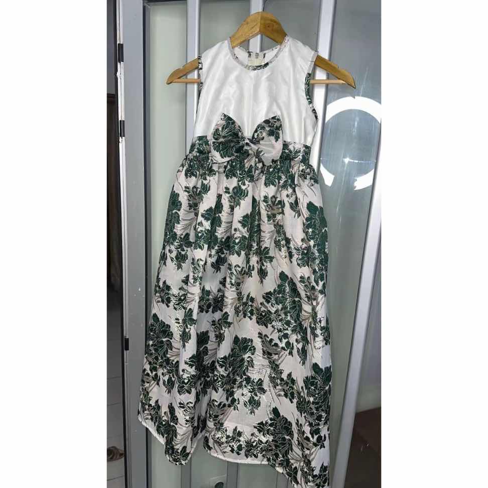 Robe fille cérémonie blanche et verte satin jacquard, élégante avec nœud