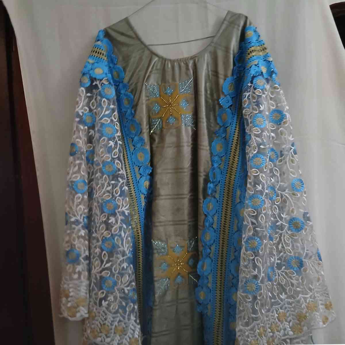 Boubou geztner dentelle bleu, robe africaine élégante femme cérémonie