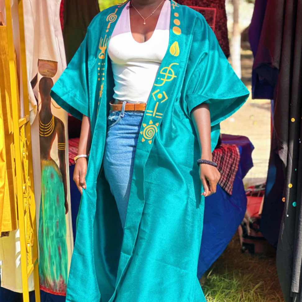 Kimono femme vert chantoum peint à la main et perlé au dos