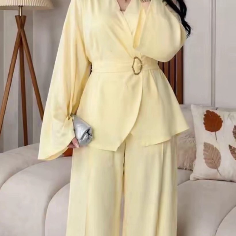 Ensemble pantalon femme chic fluide et veste jaune pastel élégant