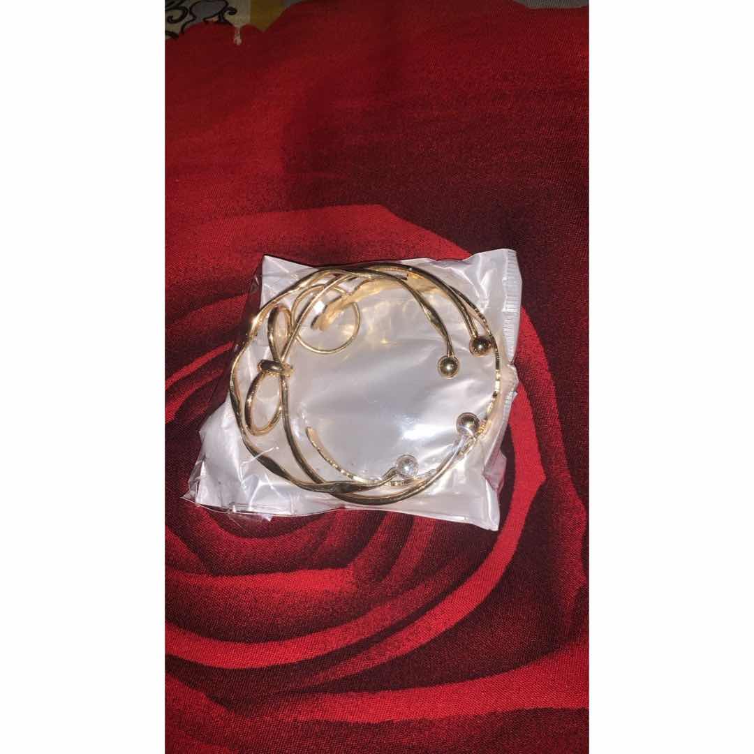 Bracelet doré trèfle noir, bijou chance raffiné femme, chic et élégant