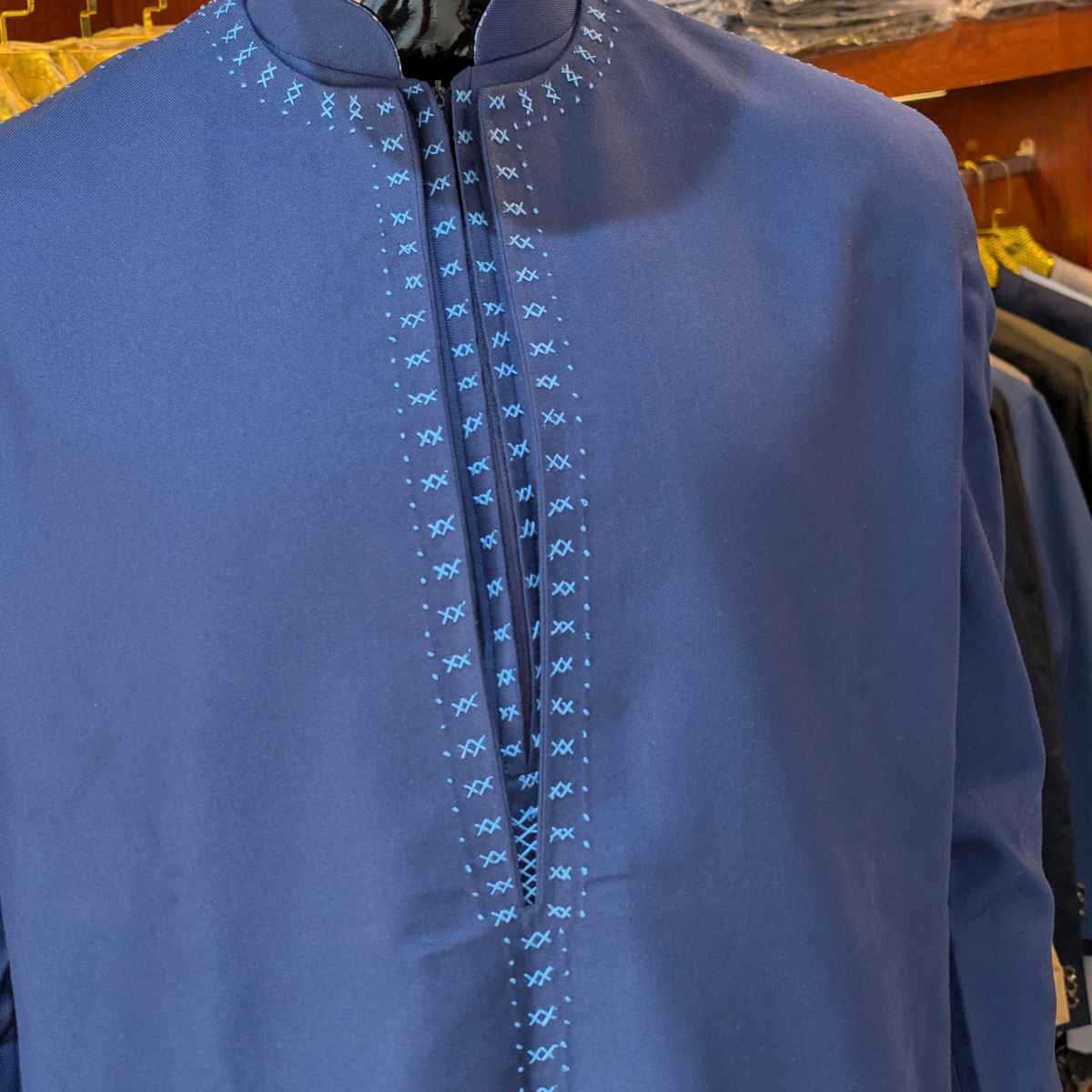 Ensemble africain homme bleu col mao, élégant coton brodé cérémonie