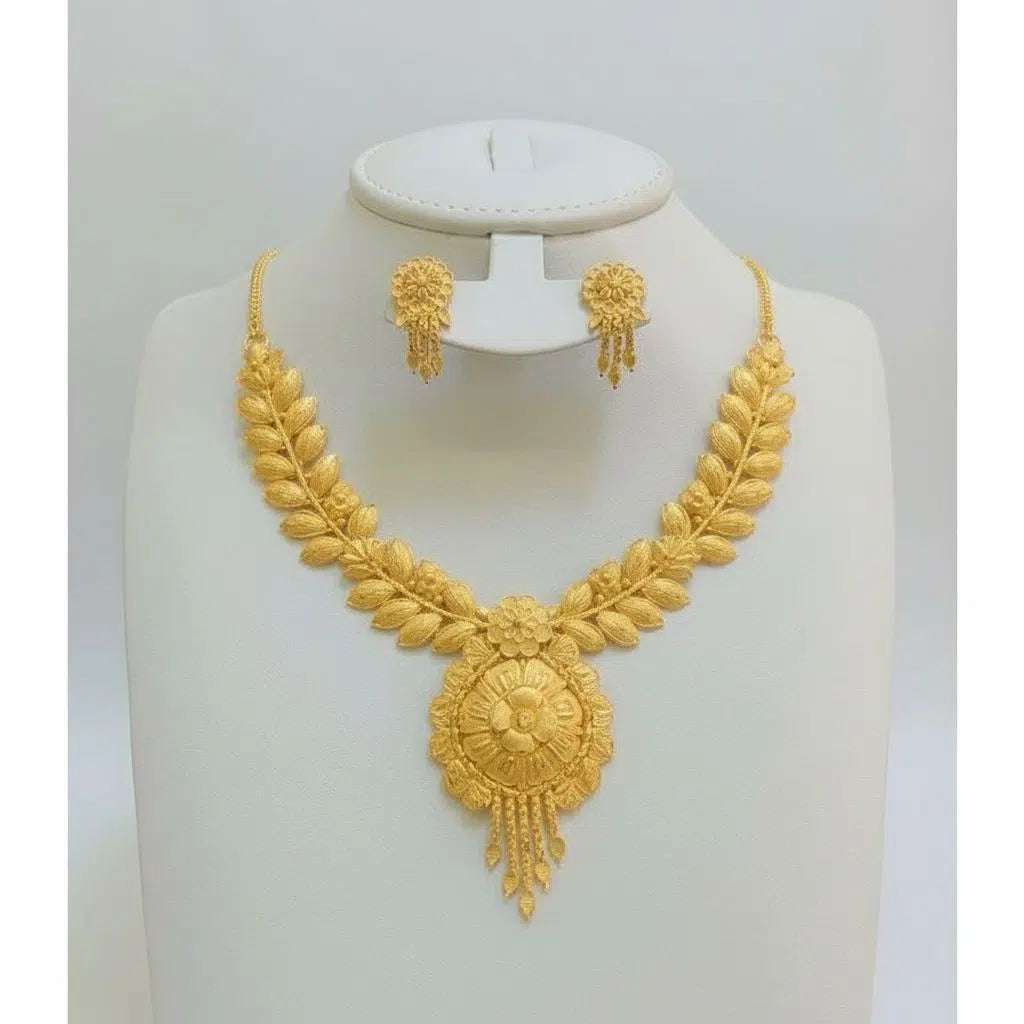 Bijoux en or indien – Collier traditionnel et boucles d’oreilles élégants