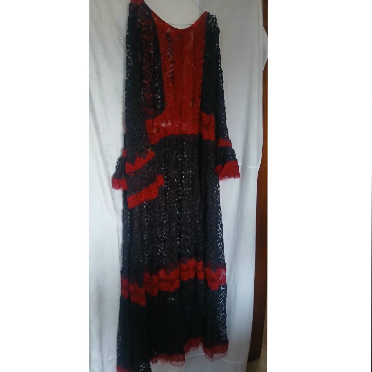 Robe femme dentelle noire rouge longue élégante soirée chic bohème