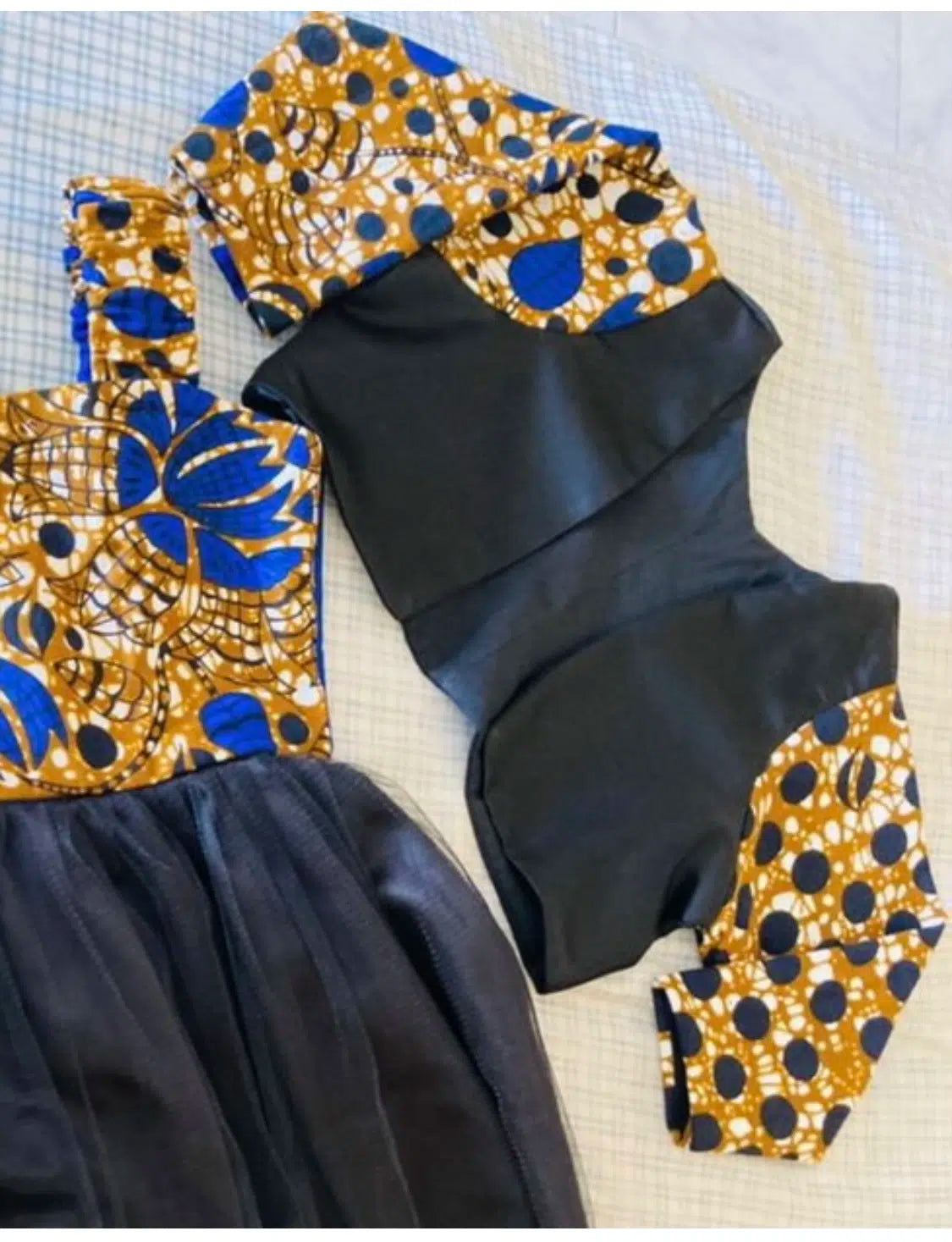 robe enfant noire élégante pour un look chic et irrésistible