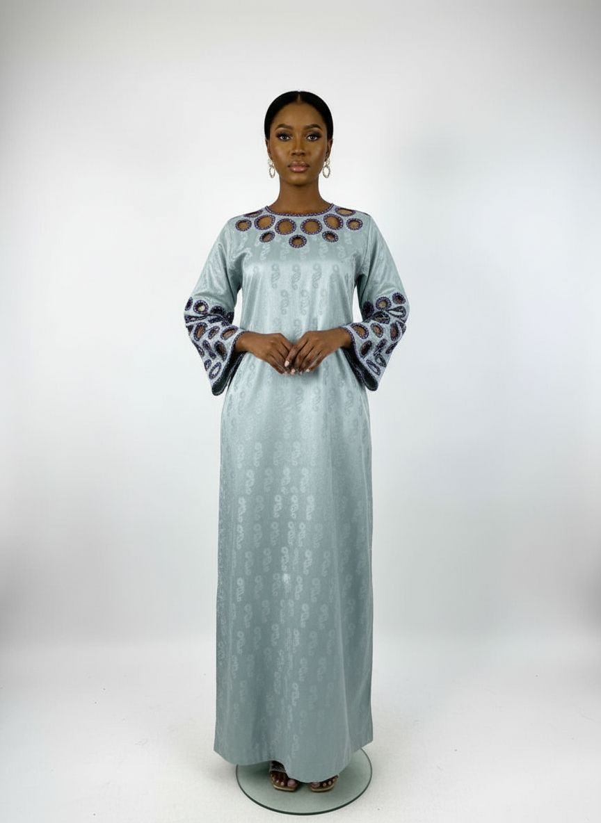 Robe boubou en violet argenté bazin satiné brodé