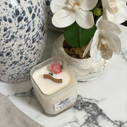 Bougie d'ambiance artisanale parfumée, cire naturelle et fleurs séchées