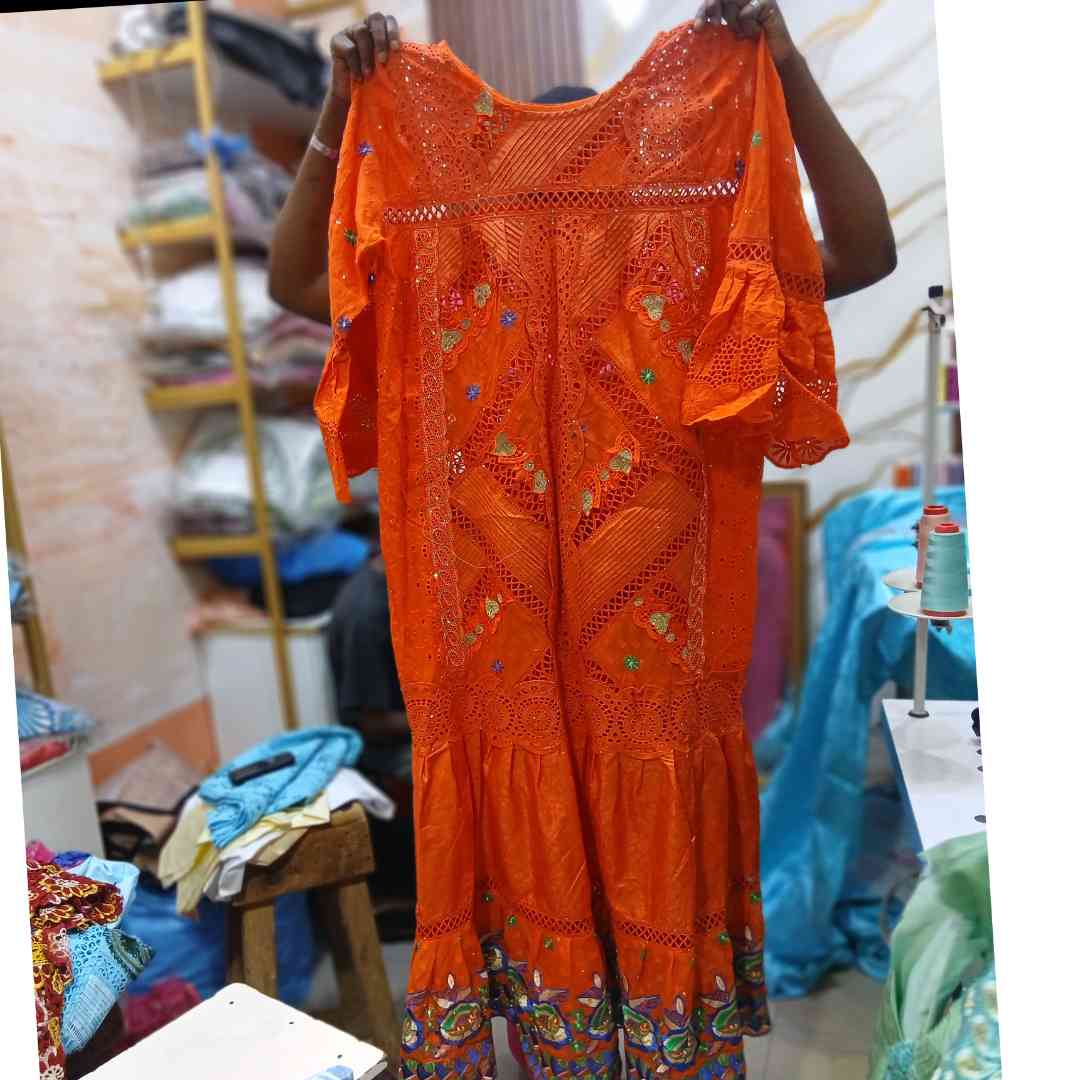 Robe bazin orange dentelle bleue