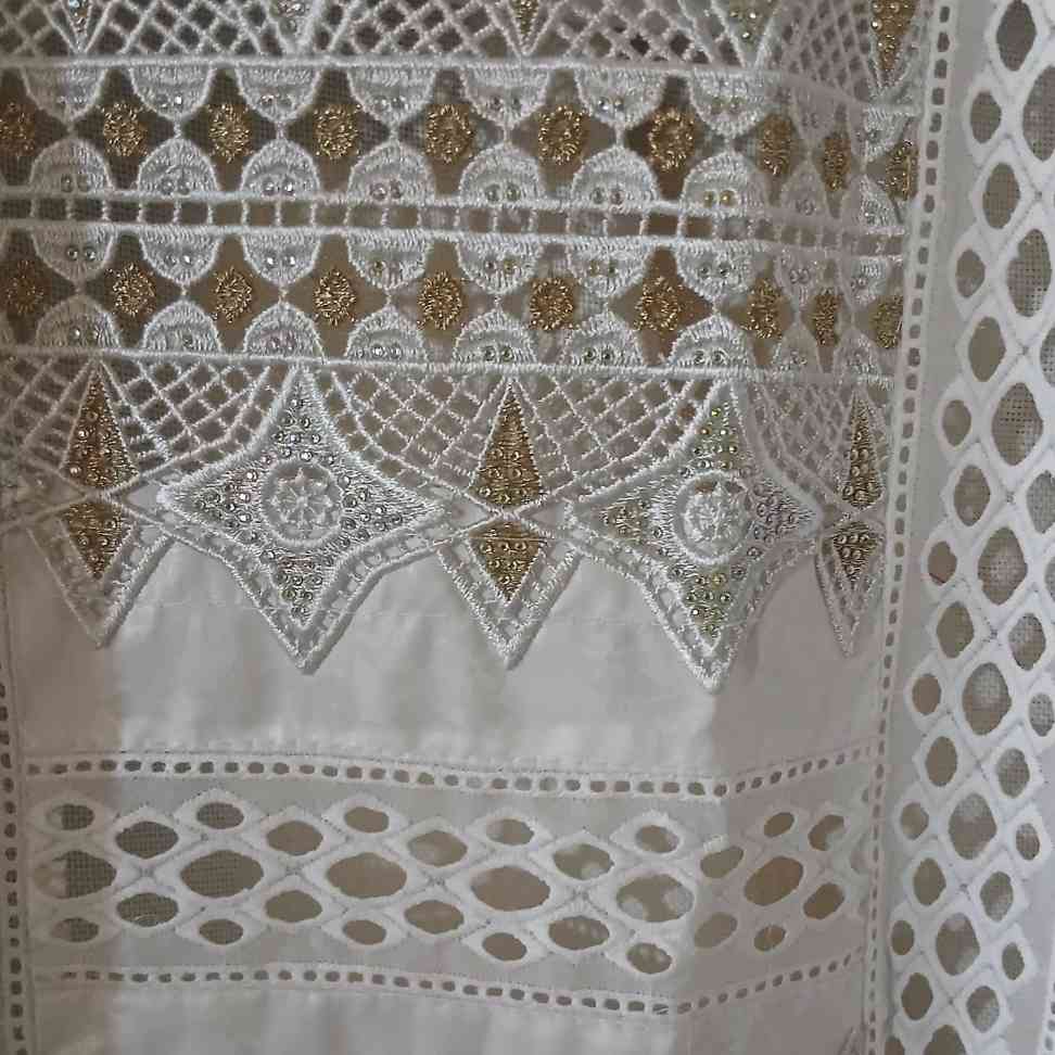 Ensemble marinière pagne femme chic Geztner et voile suisse, broderie dorée