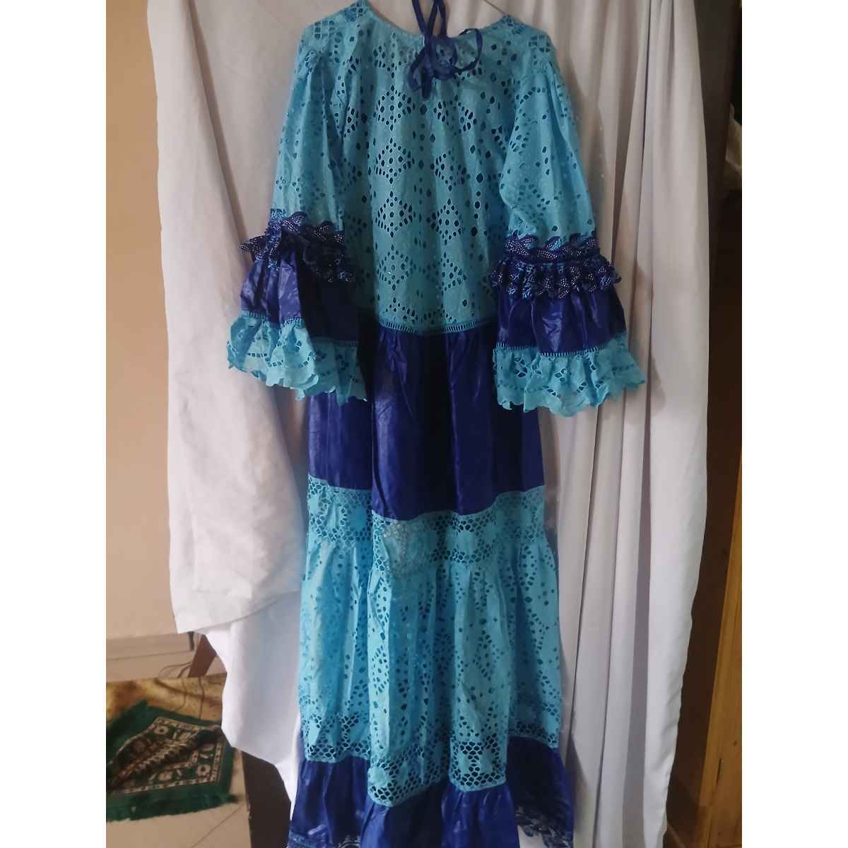 Robe bazin bleu brodée élégante robe africaine de cérémonie femme