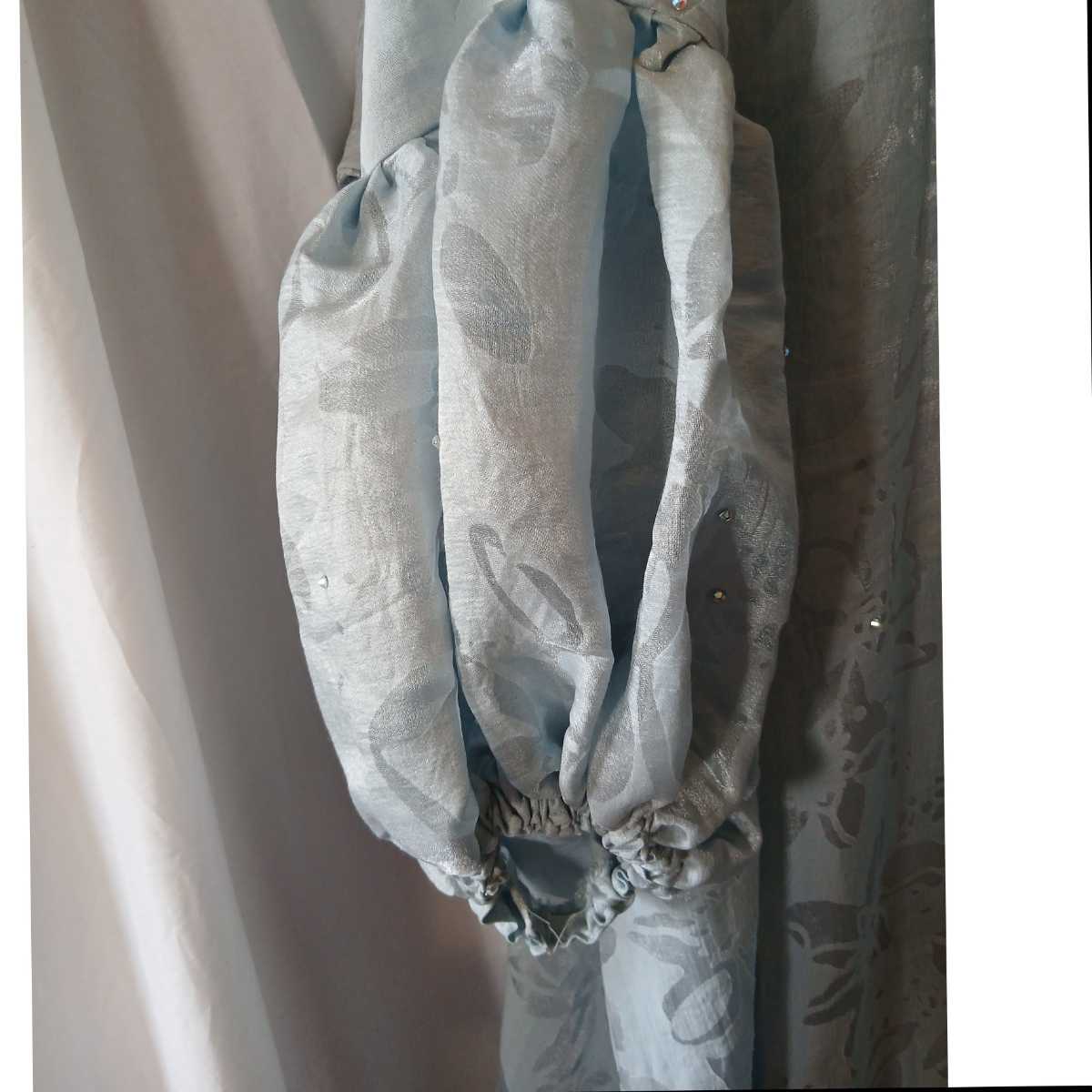 Robe tunique bohème en bleue avec fleurs grises