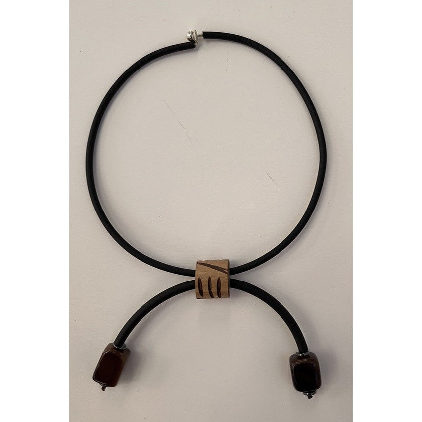 Ensemble Collier bois gravé marron et agate et boucles d'oreilles - Kora