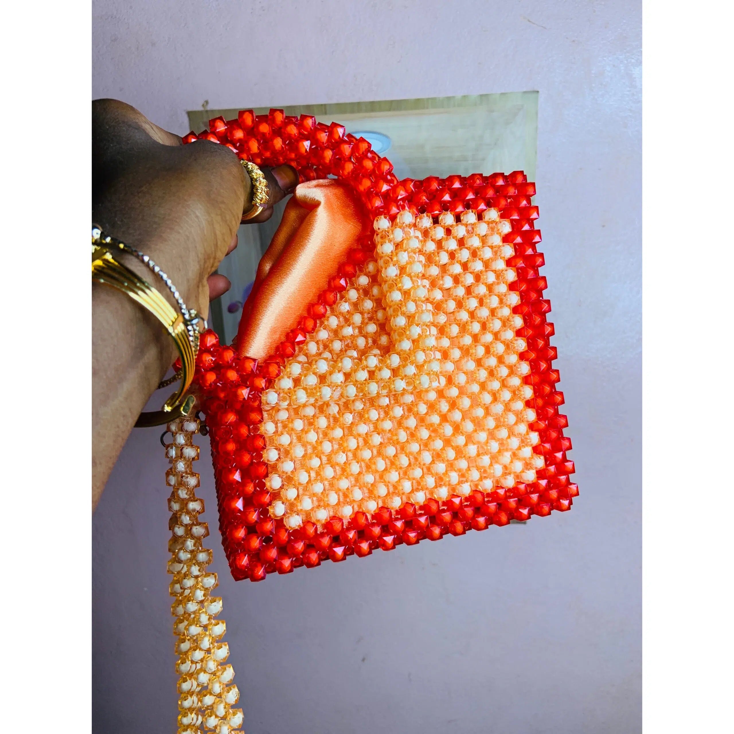 Sac à main en perles rouge et orange
