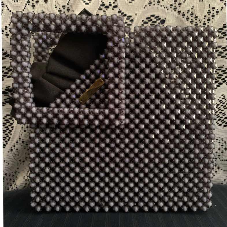 Sac en perles gris carré