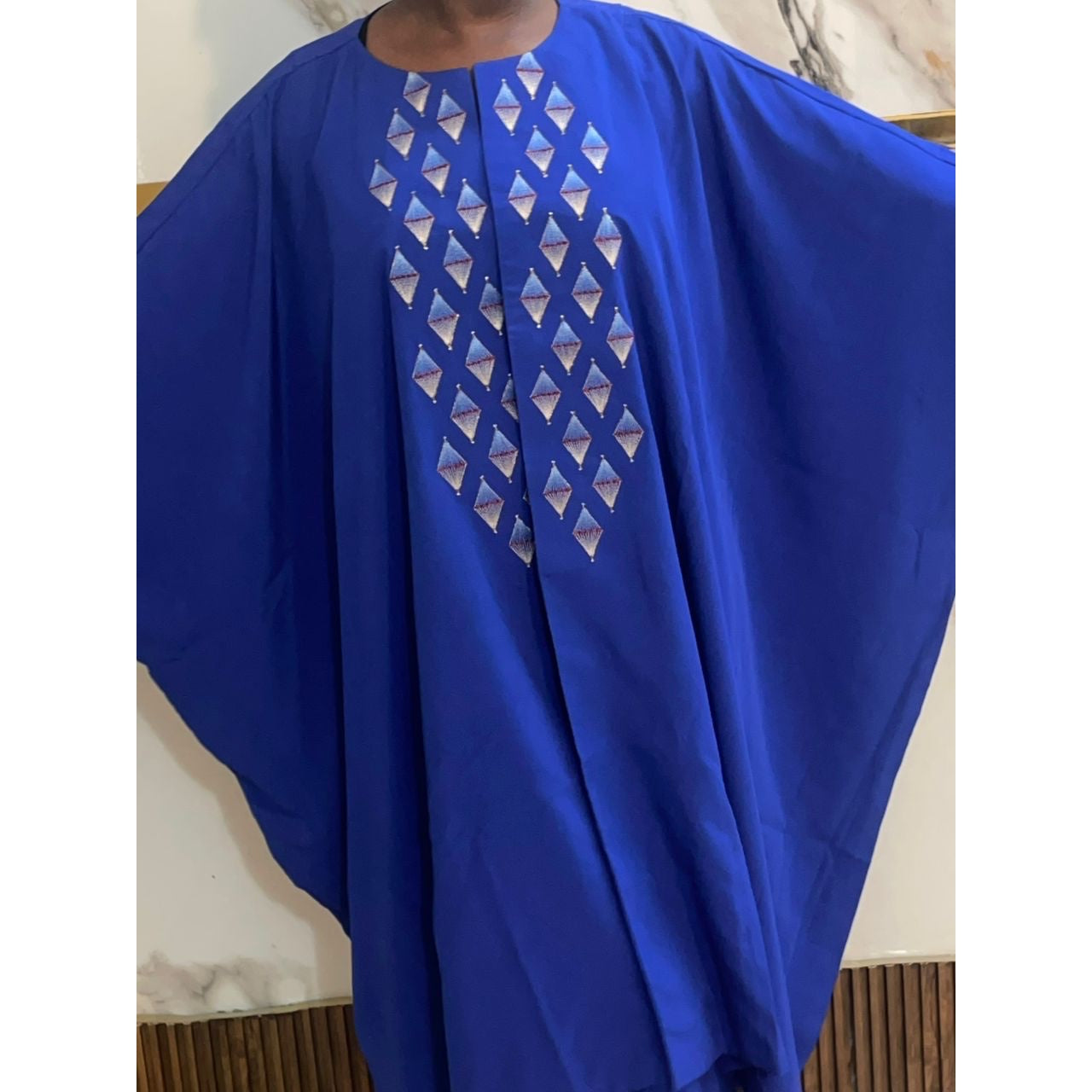 tunique femme bleu roi brodée élégante pour un style chic