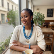 Collier bleu femme bohème chic en perles naturelles et bois doré élégant