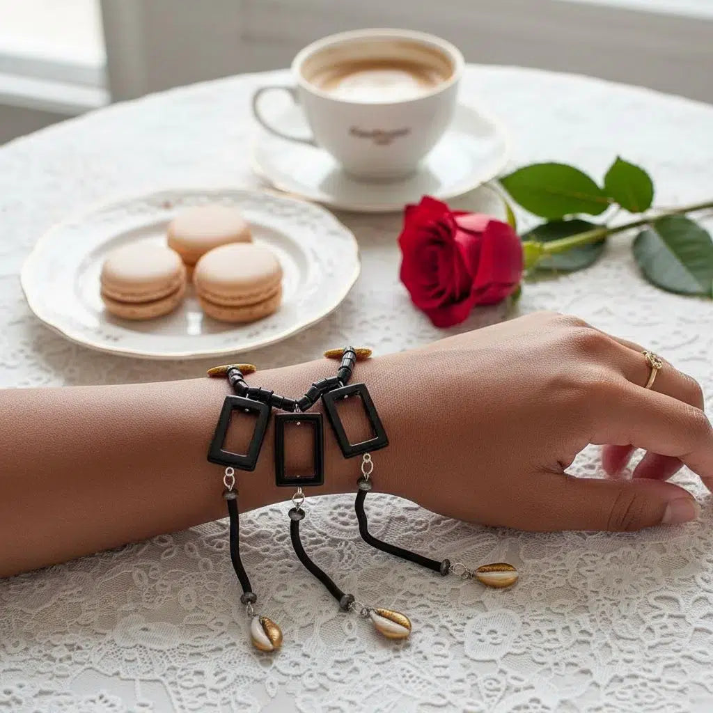 Collier femme cauris doré – Bijou artisanal élégant