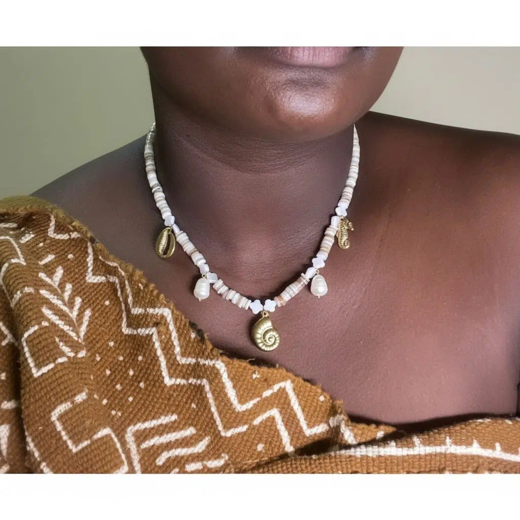 Collier en nacre naturelle en perle d’eau douce et acier inoxydable doré