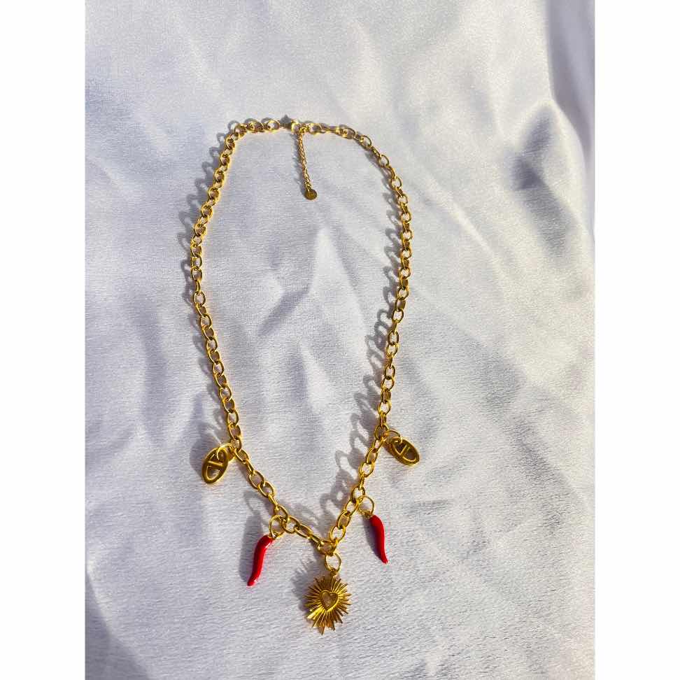 Collier charms femme acier inoxydable or, pendentif corne rouge élégant