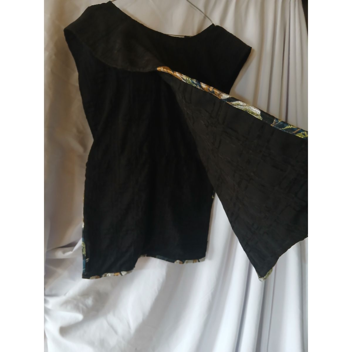 Ensemble jupe et haut femme élégant avec gilet