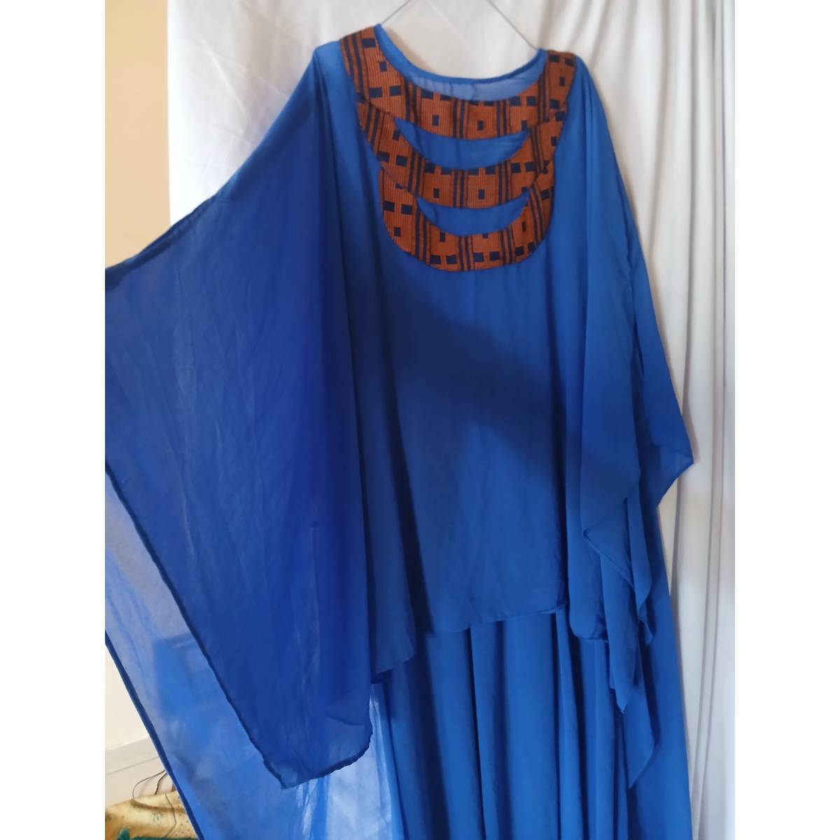 Robe bleu femme élégante avec pagne tissé