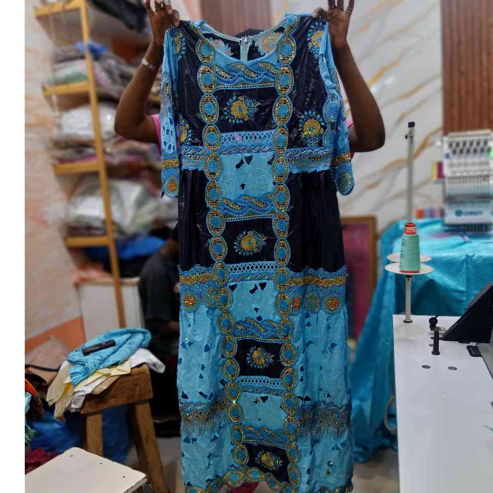 Robe geztner bleu marine brode garnitures bleu turquoise