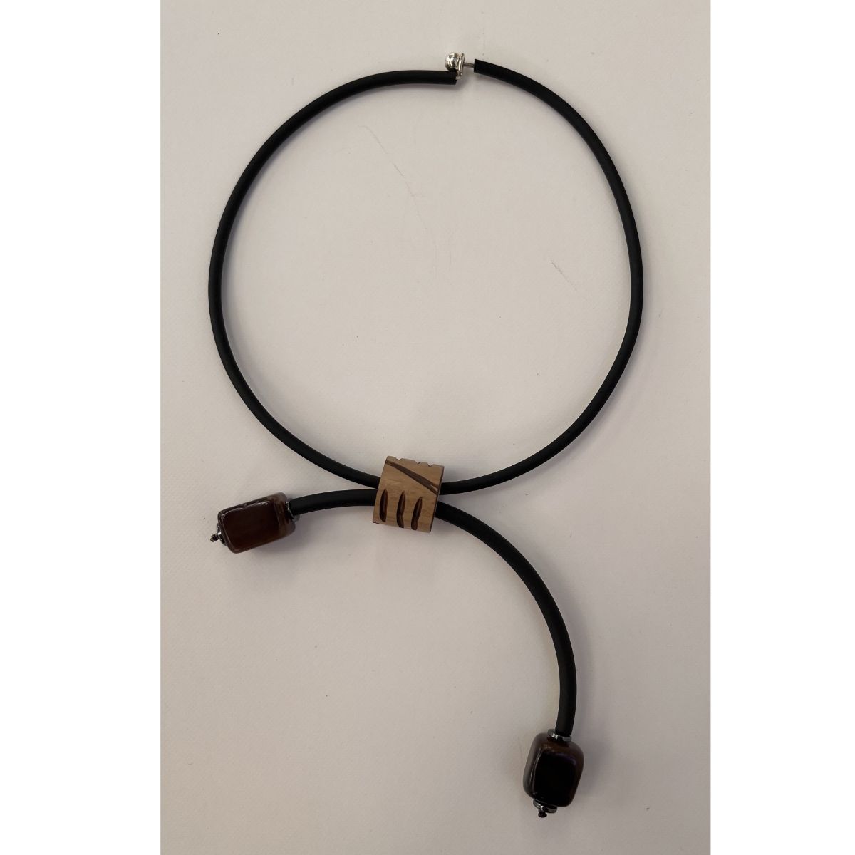 Ensemble Collier bois gravé marron et agate et boucles d'oreilles - Kora