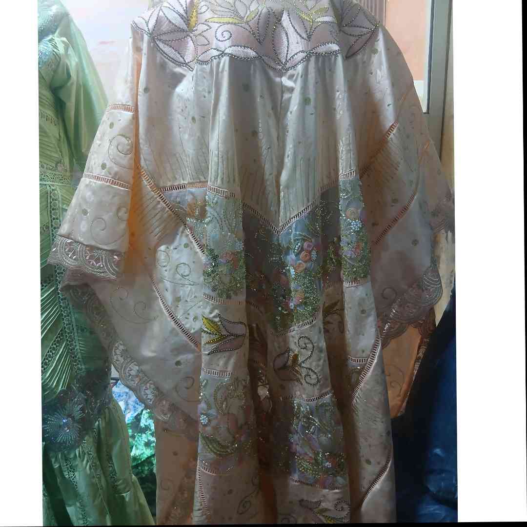 Boubou femme mariage élégant, robe traditionnelle africaine brodée chic