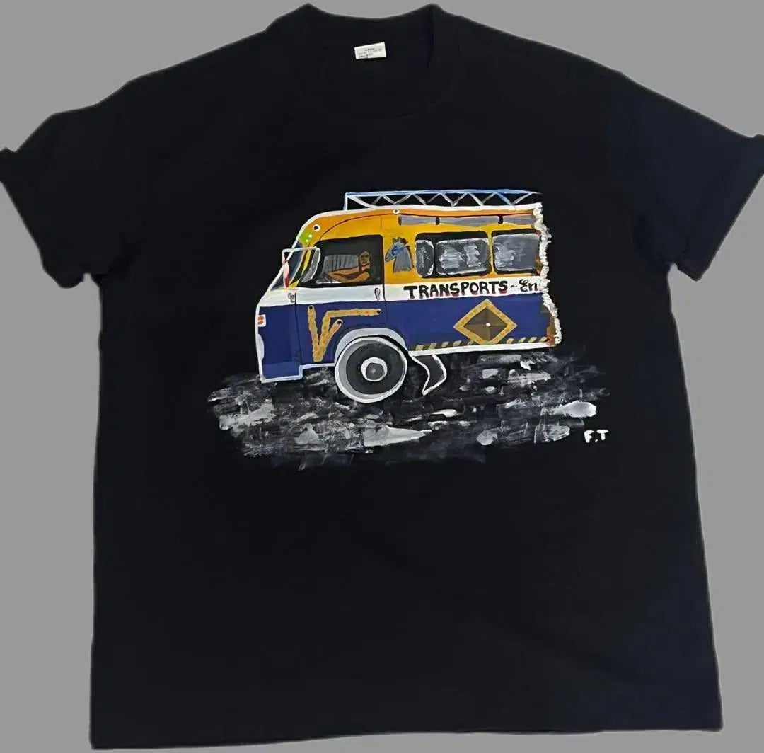 Tshirt noir unique fait à la main illustration bus tendance