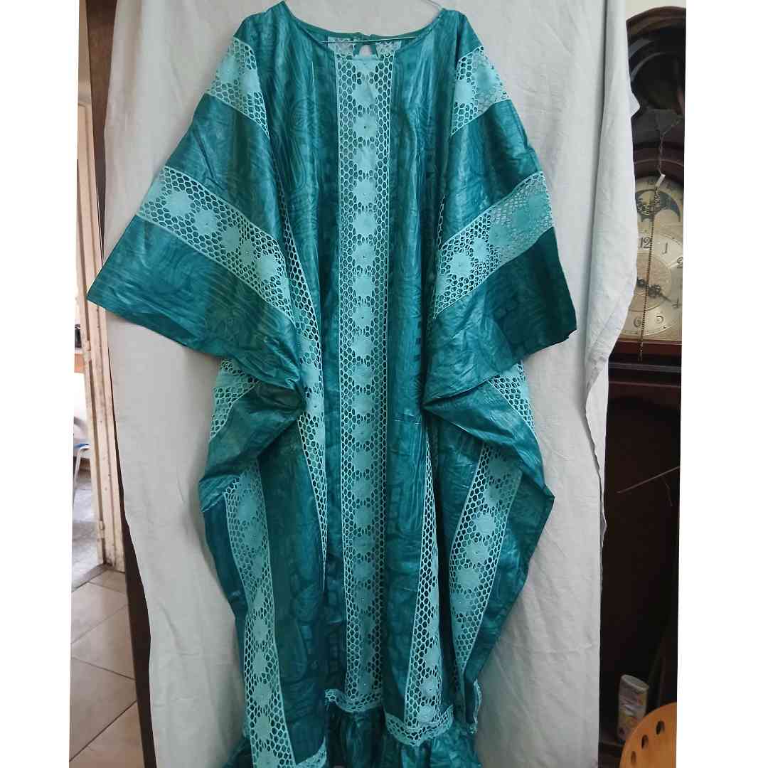 Boubou femme vert fonce bazin brodé, robe africaine élégante ample