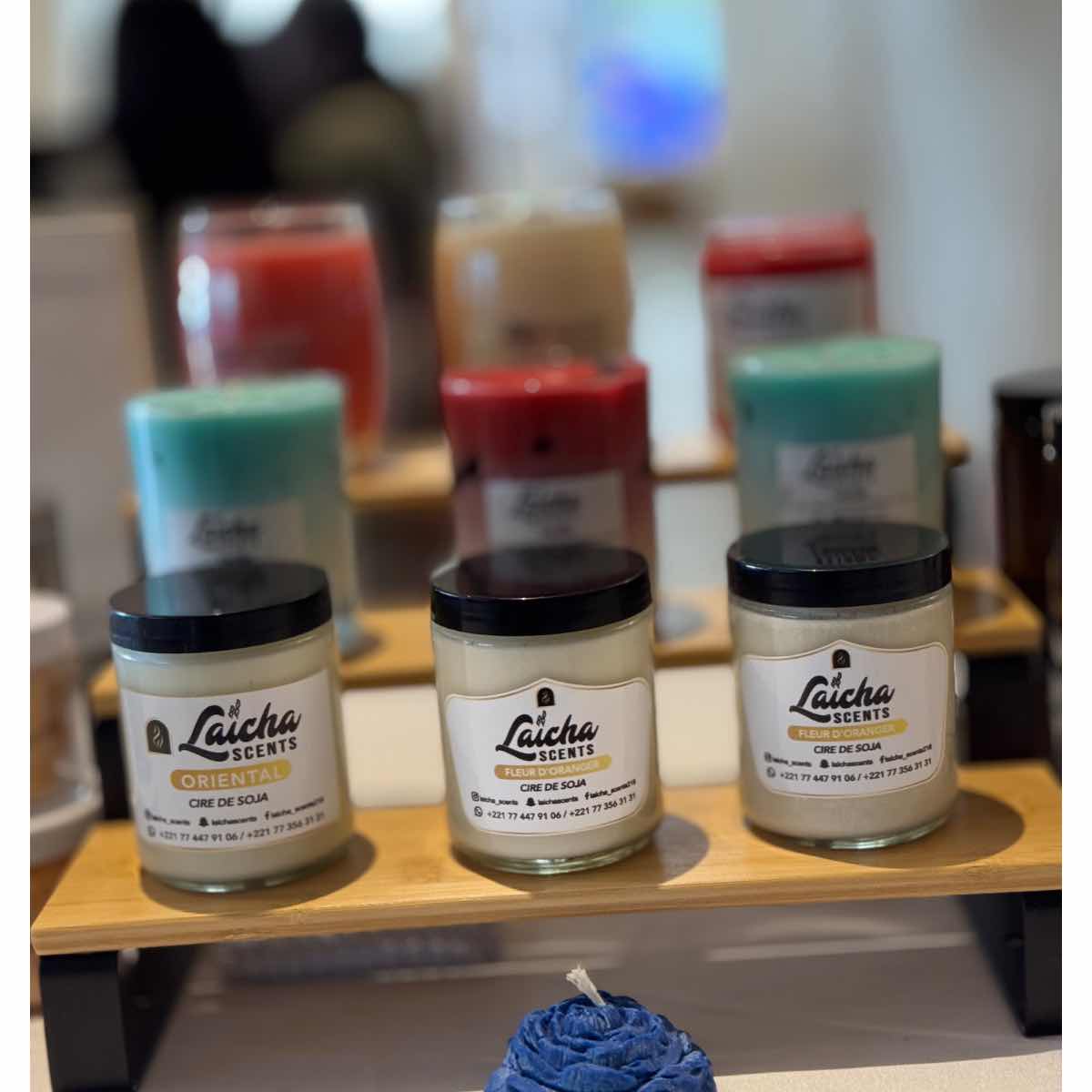 Bougie d'ambiance artisanale parfumée, cire naturelle et fleurs séchées