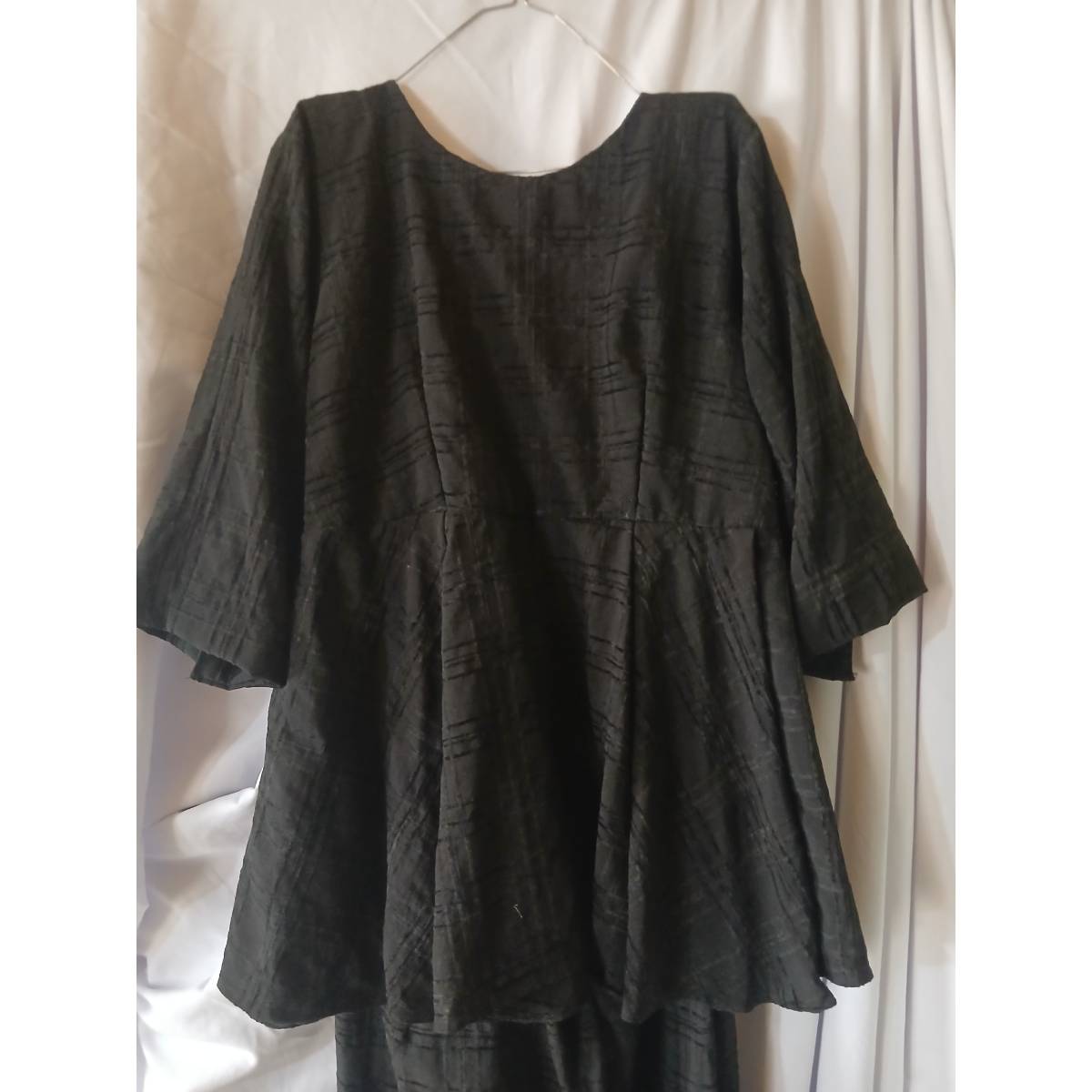 Ensemble jupe et haut femme élégant avec gilet