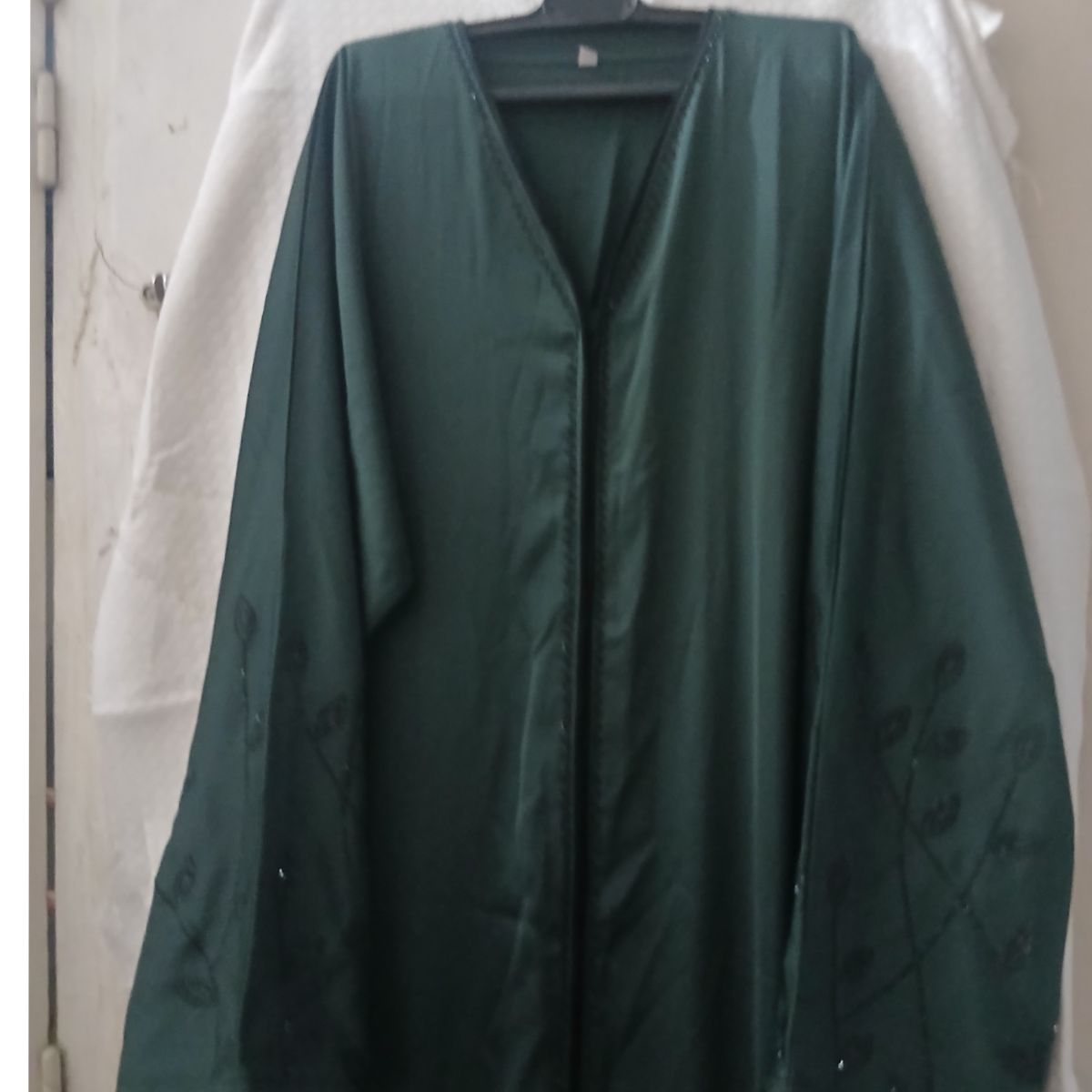 Abaya femme perlee exclusive pour un style unique et élégant