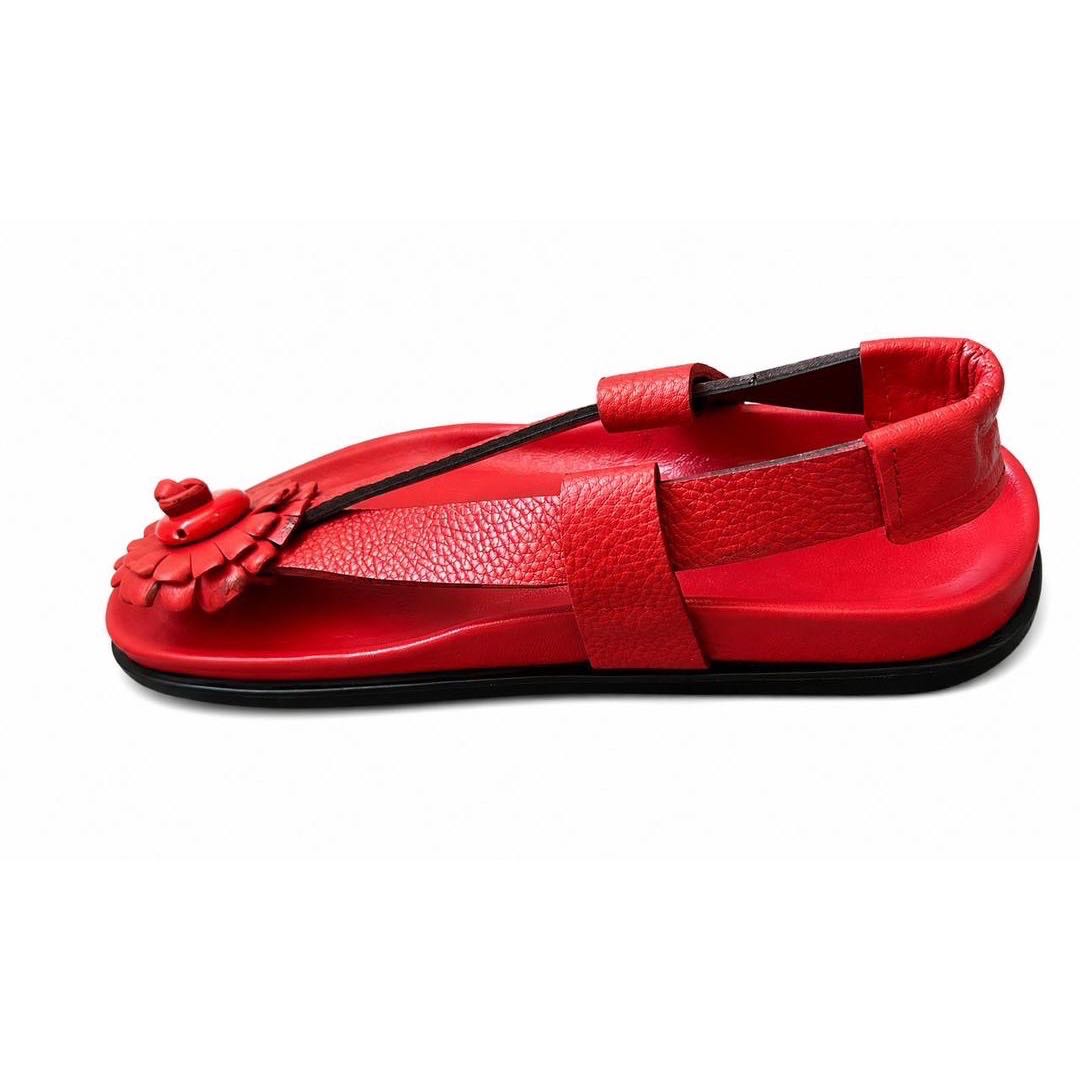 Sandale femme cuir rouge fleurie, confortable et élégante, fait main
