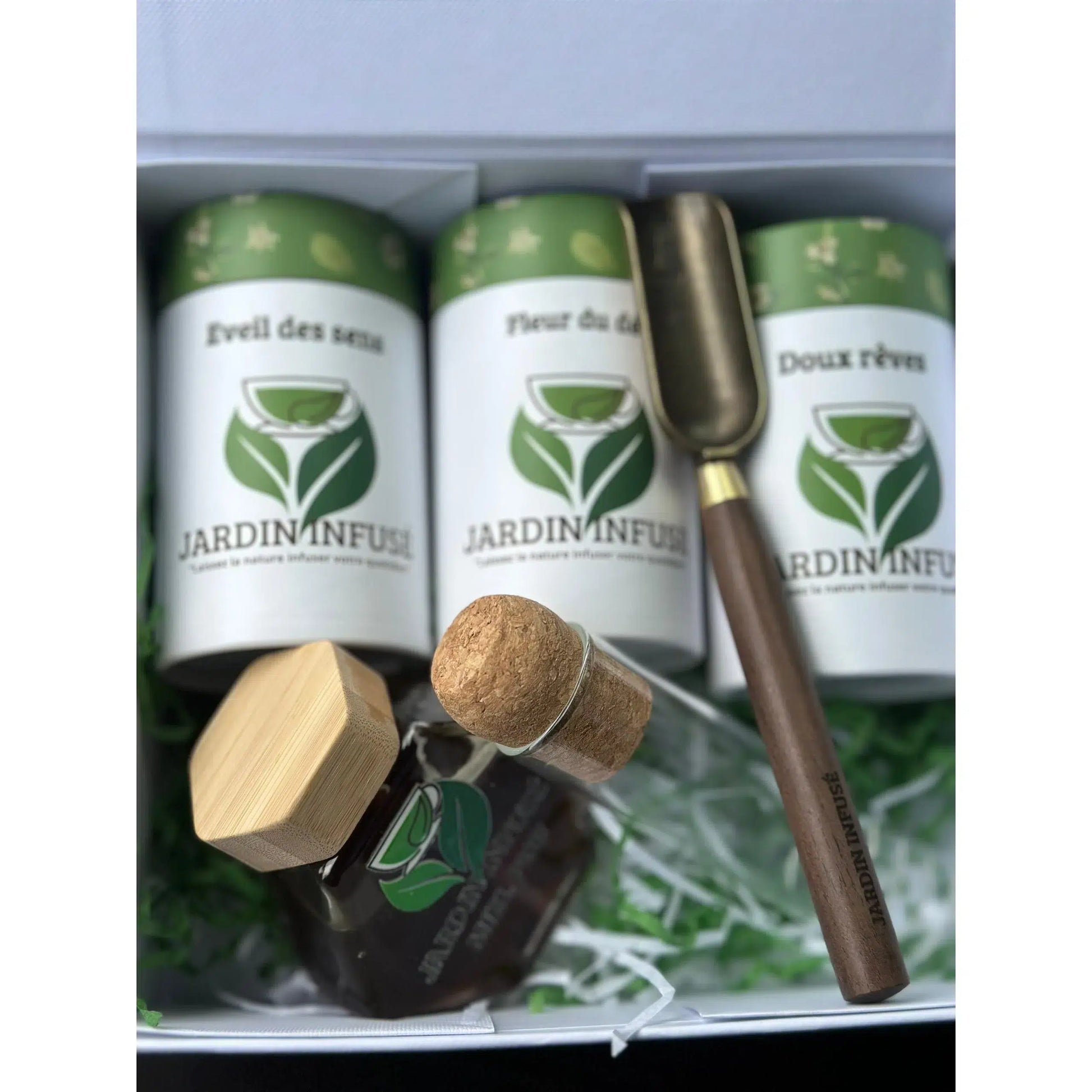 Box thé premium artisanale avec miel et infuseur irrésistible