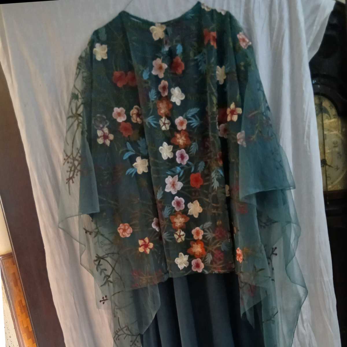 Robe en soie femme avec haut dentelle, ensemble chic cérémonie élégante