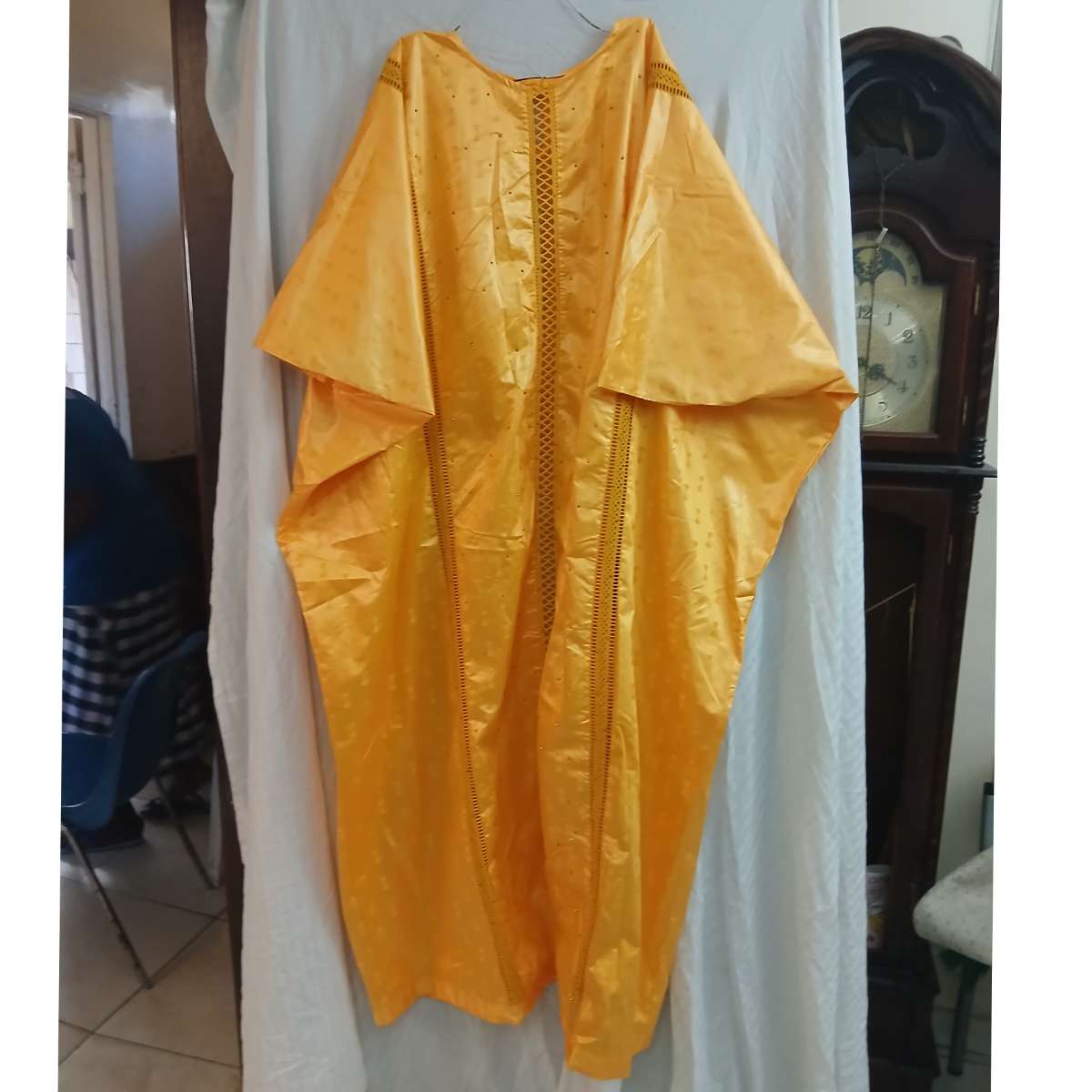 Boubou femme jaune Geztner brodé, tunique africaine élégante cérémonie