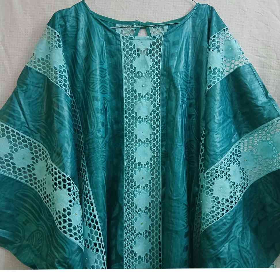Boubou femme vert fonce bazin brodé, robe africaine élégante ample