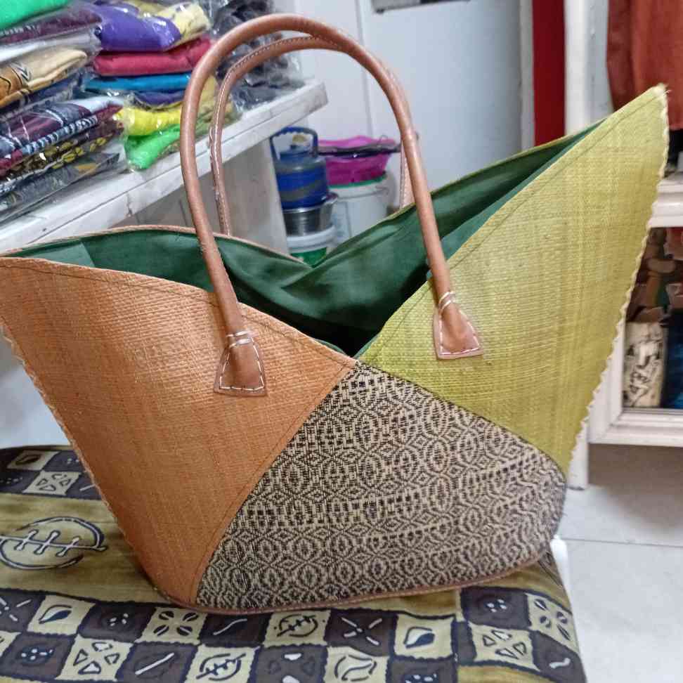 Grand sac cabas en raphia style bohème chic