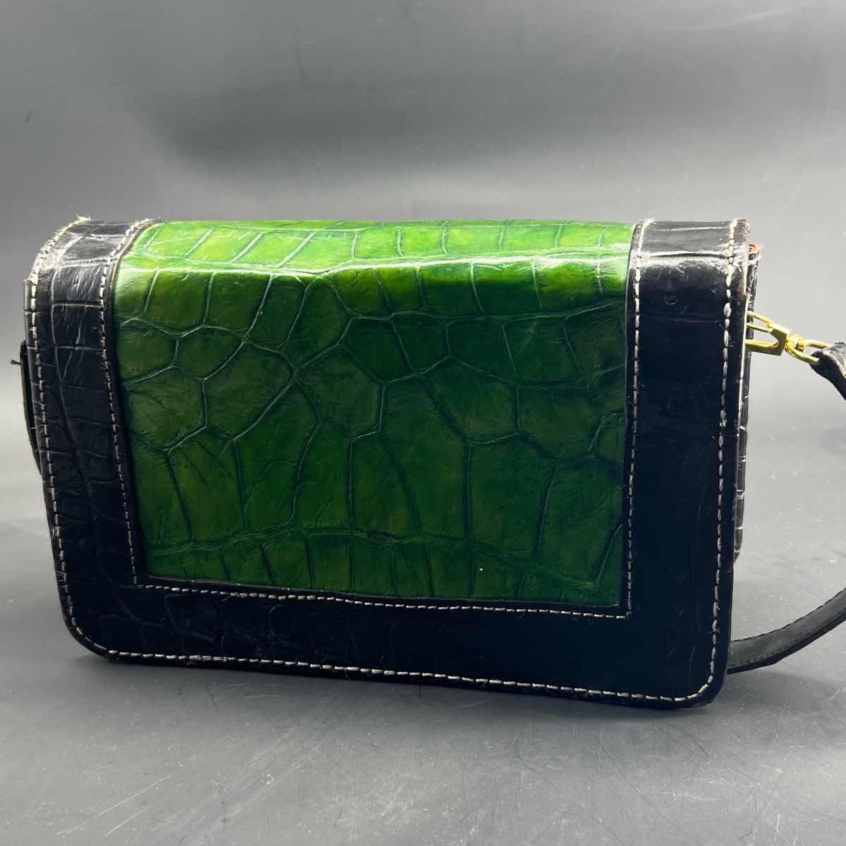 Sac à main cuir femme vert et noir, élégant croco, bandoulière chic
