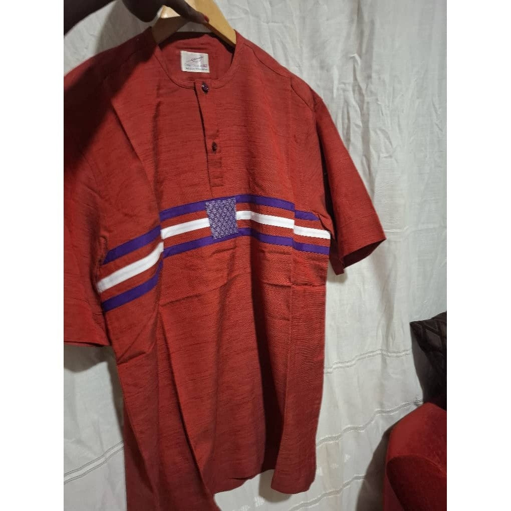 Chemise homme coton rouge col rond et pagne tissé