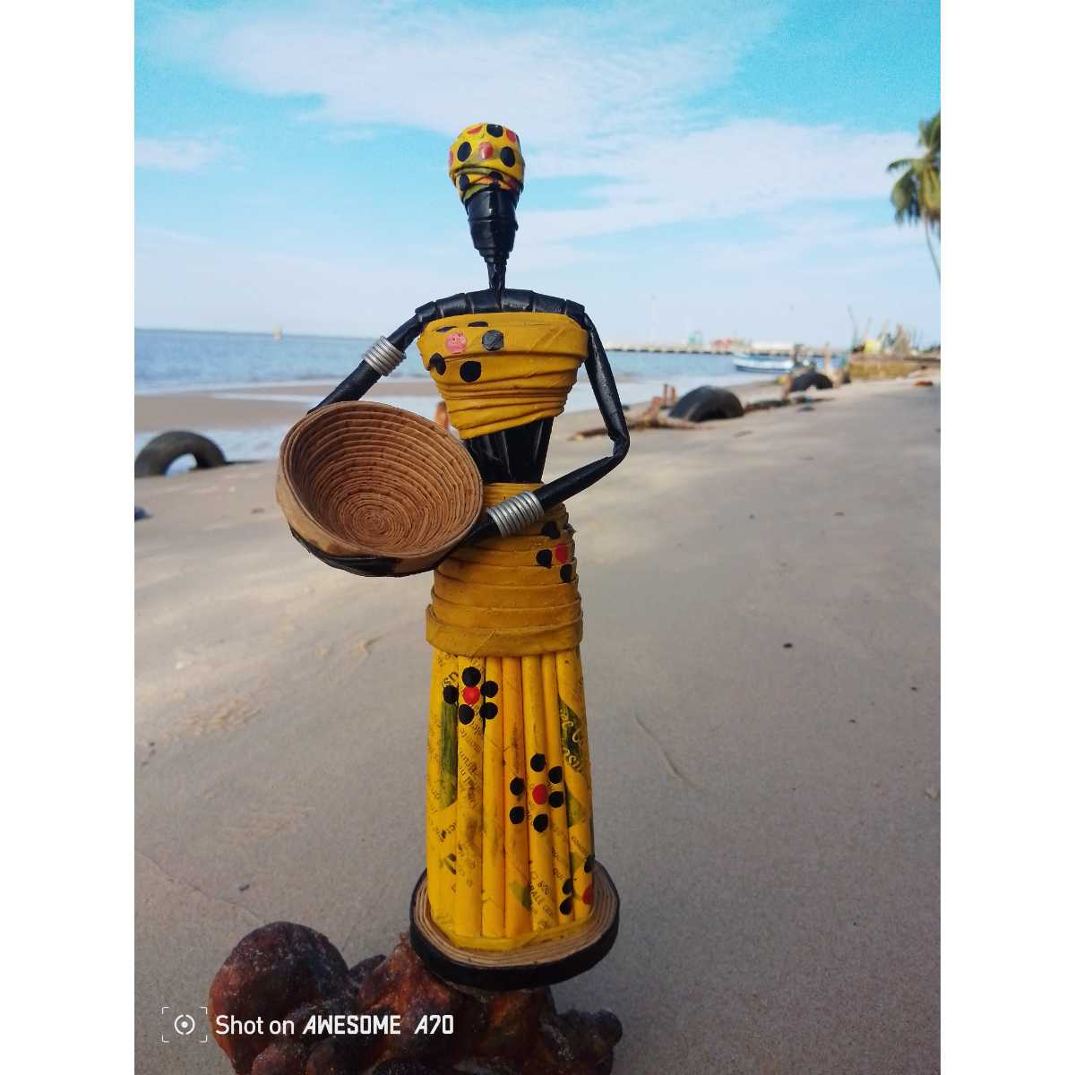 Sculpture africaine artisanale en papier recyclé – Décoration ethnique maison