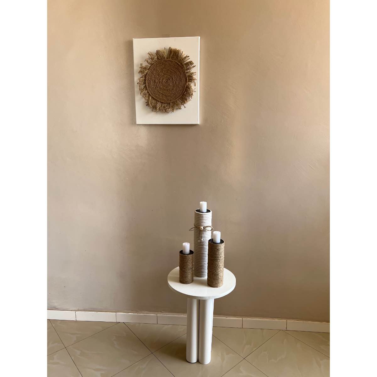 Mini table bois et corde avec tableau mural artisanal – Déco bohème chic