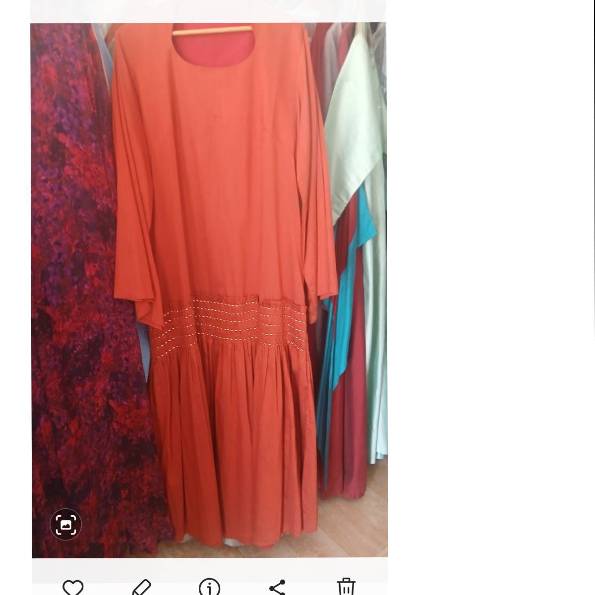 Robe orange perles dorées longue élégante femme chic et confortable