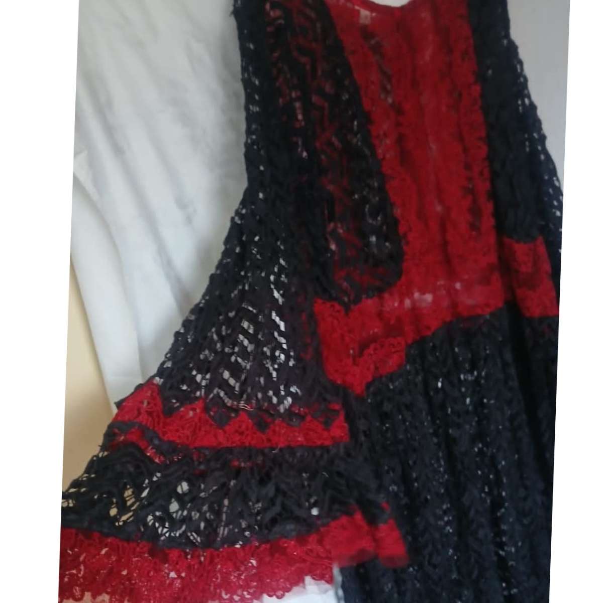 Robe femme dentelle noire rouge longue élégante soirée chic bohème